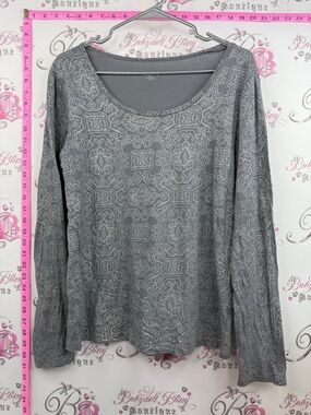 LOFT shirt long sleeves Gray Long Sleeve Scoop Neck Top with Subtle Pattern